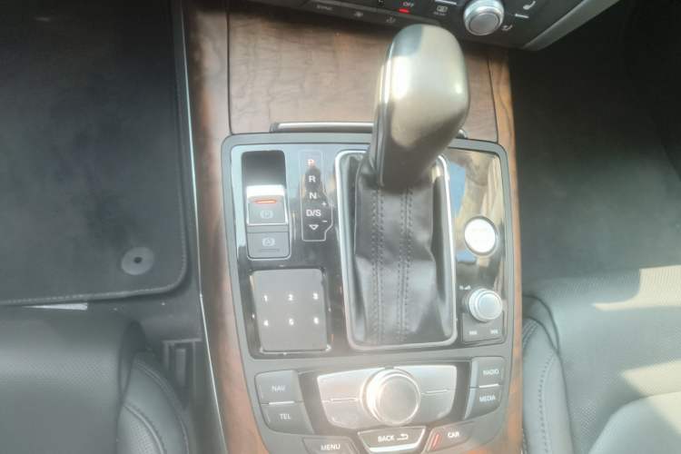 Used Audi A6L 2018 30th Anniversary Edition 45 TFSI quattro Luxury Model Gear Lever