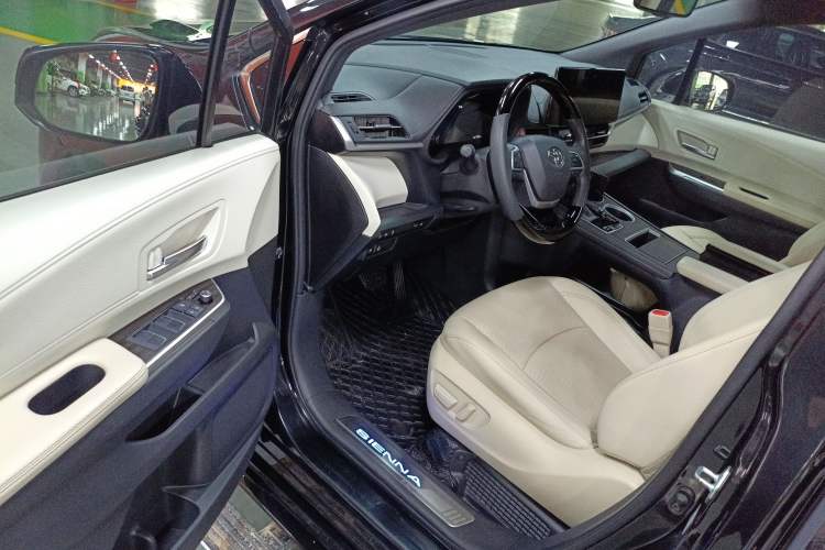 Used Toyota Sienna 2021 2.5L Hybrid Ultimate Edition
