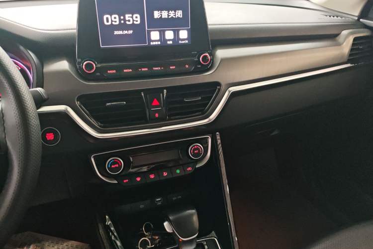 Used Kia Sportage R 2019 2.0L Automatic Smart Luxury Edition Audio And AC Panel