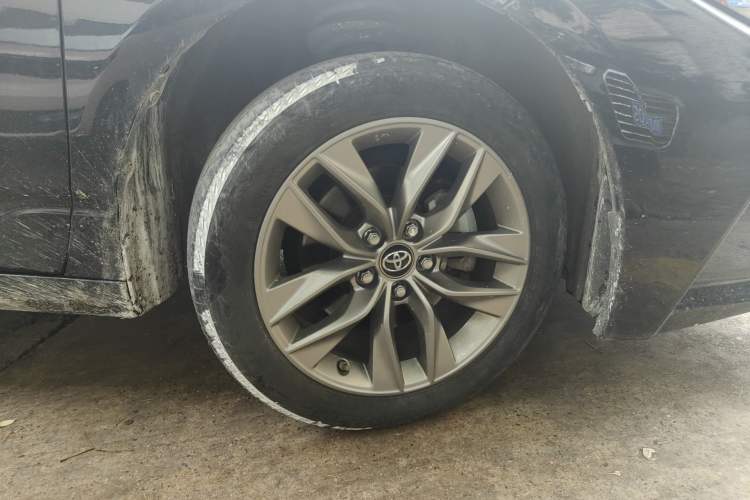 Used Toyota Avalon 2021 2.5L Luxury Edition Right Front Wheel Hub