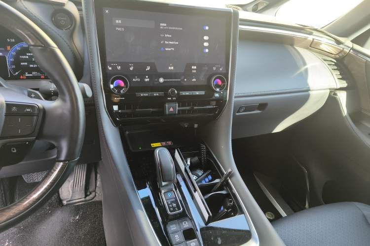 Used Toyota Vellfire 2024 Crown Dual-Engine 2.5L Ultimate Edition
