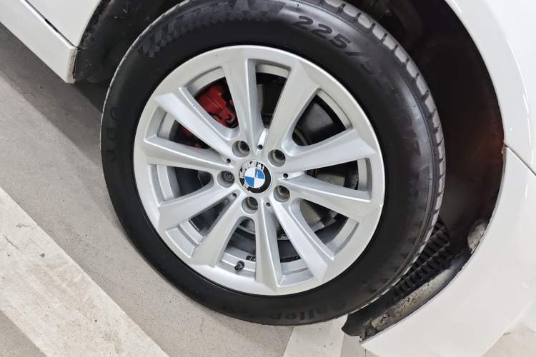 Used BMW 5 Series 2011 523Li Luxury Model Right Front Wheel Hub