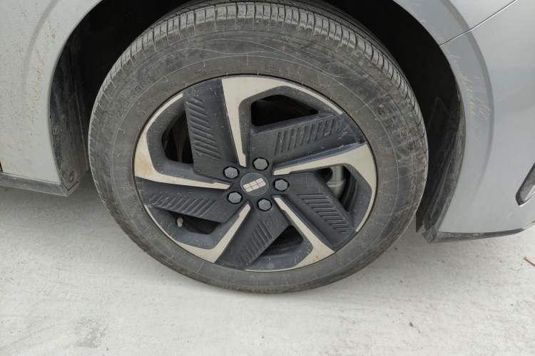 Used Geely Galaxy L6 2025 EM-i 140km Starship Edition Right Front Wheel Hub
