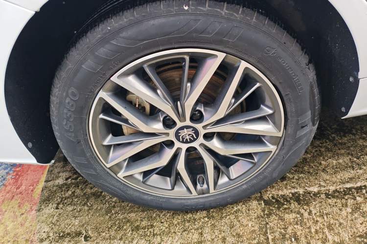 Used BYD Qin PLUS 2021 DM-i 120KM Prestige Model Right Rear Wheel Hub