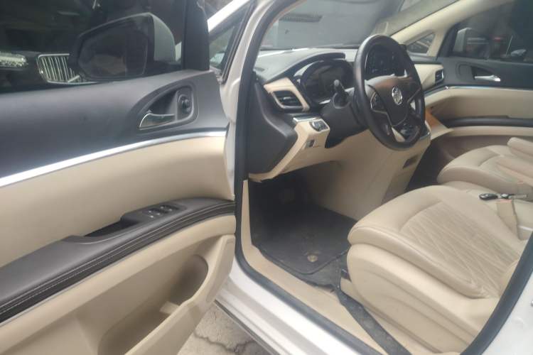 Used Buick GL8 2023 Facelifted Land Cruiser Executive Luxury Version
