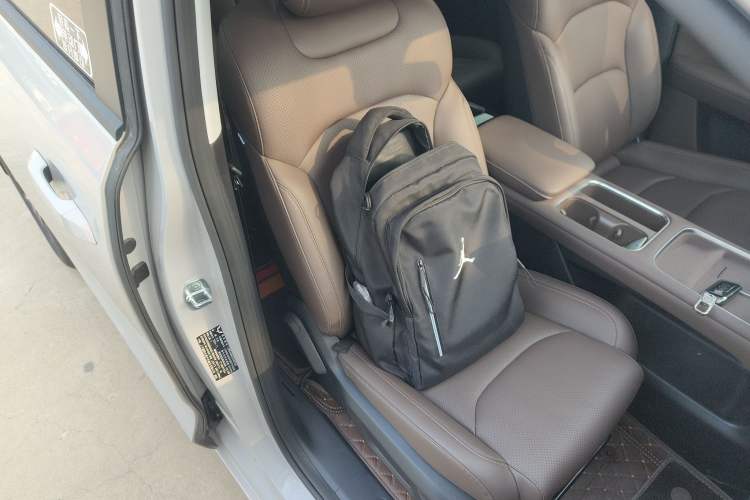 Used Wuling Starlight 730 2025 Model Plug-in Hybrid 125km Luxury Edition
