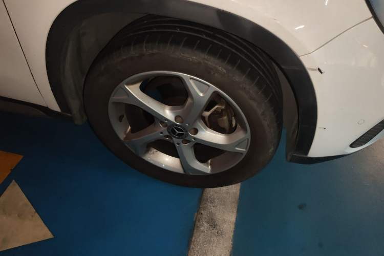 Used Mercedes-Benz GLA 2018 GLA 200 Sport Edition Right Front Wheel Hub