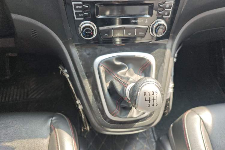 Used Haval H6 2015 Upgraded Model 1.5T Manual Two-Wheel Drive Elite Version