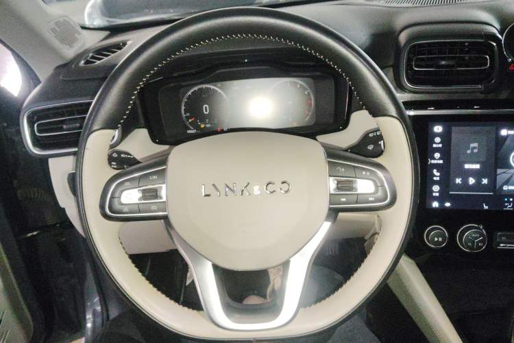 Used Lynk & Co 02 2019 1.5T DCT Two-Wheel Drive Shine Pro Edition China VI Standard Steering Wheel