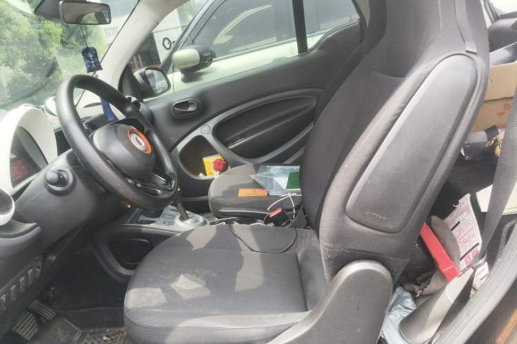 Used smart fortwo 2015 1.0L 52 kW hardtop Dynamic version