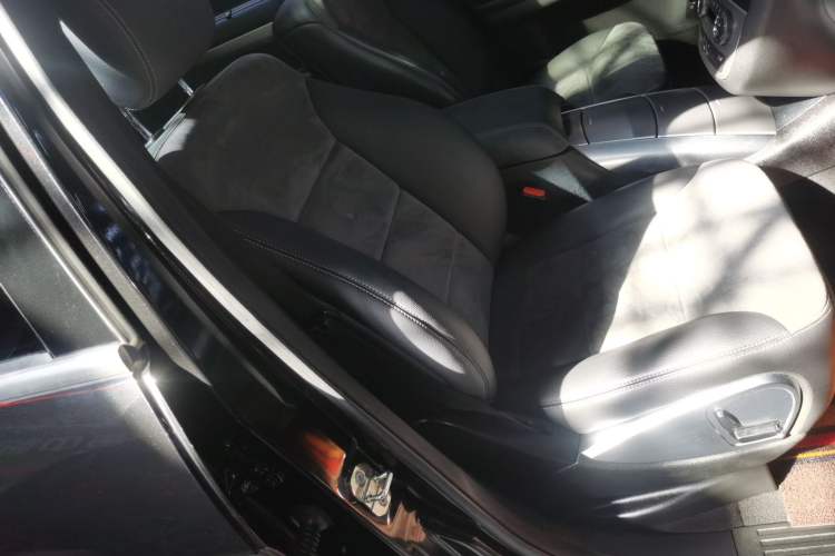 Used Mercedes-Benz R-Class 2017 R 320 4MATIC Business Edition Prestige Model Right Front Seat