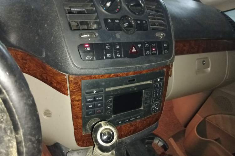 Used Mercedes-Benz Viano 2012 2.5L Hospitality Edition Audio And AC Panel