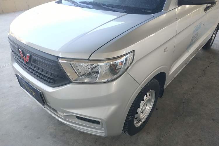 Used Wuling Hongguang V 2022 1.5L Jingqu Edition Enclosed-Window Vehicle with Hydraulic Power Steering LAR

