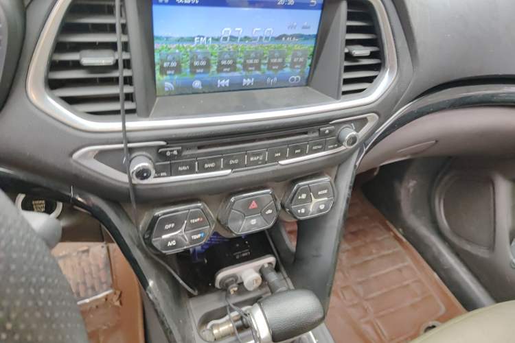 Used GAC Trumpchi GS4 2015 200T G-DCT Elite Edition Audio And AC Panel