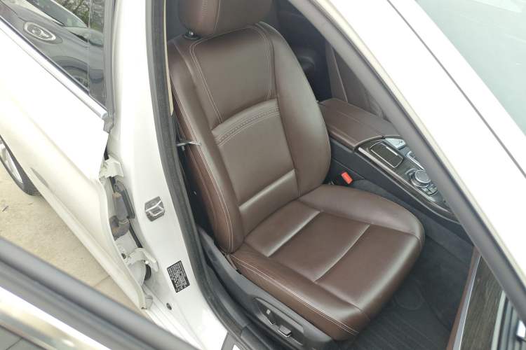 Used BMW 5 Series 2014 525Li Luxury Design Package Right Front Seat