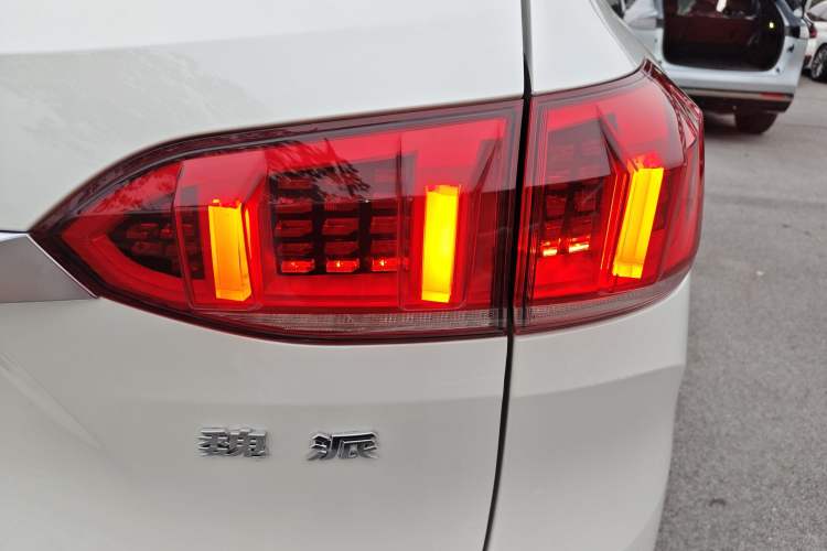 Used Wey VV6 2021 2.0T Two-Wheel Drive Smart Plus