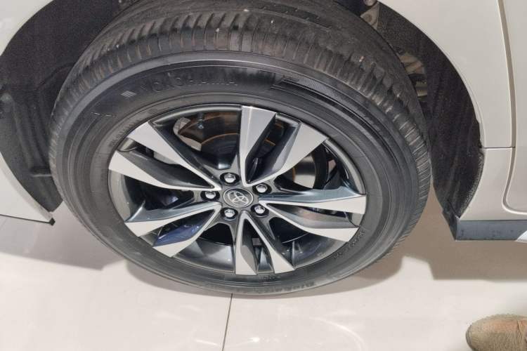 Used Toyota Granvia 2024 2.5L Hybrid Prestige PLUS Four-Wheel Drive Version Right Rear Wheel Hub