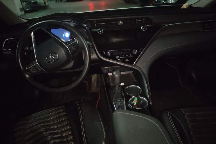 Used Toyota Camry 2019 2.5S FENGSHANG Version China V Standard Center Console