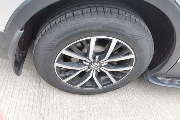 Used Volkswagen Tiguan L 2017 330TSI Automatic Two-Wheel Drive Luxury Edition Right Rear Wheel Hub