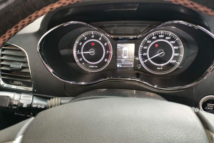 Used Baojun 560 2015 1.8L manual luxury version