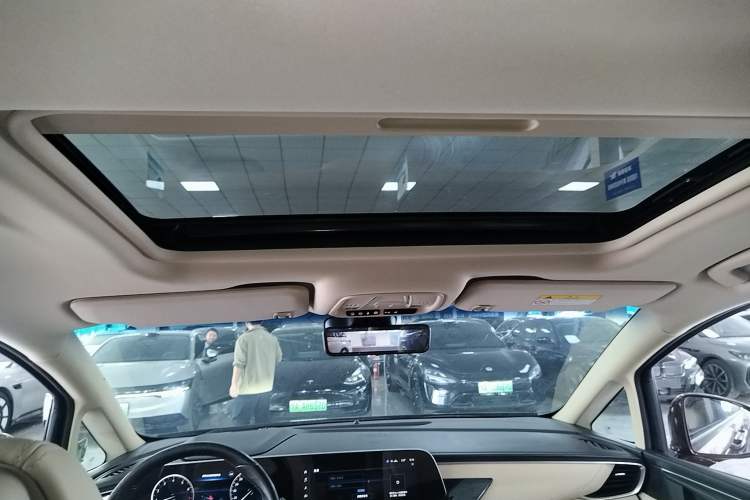 Used Buick GL8 2023 ES Lu Zun Deluxe Model Headliner