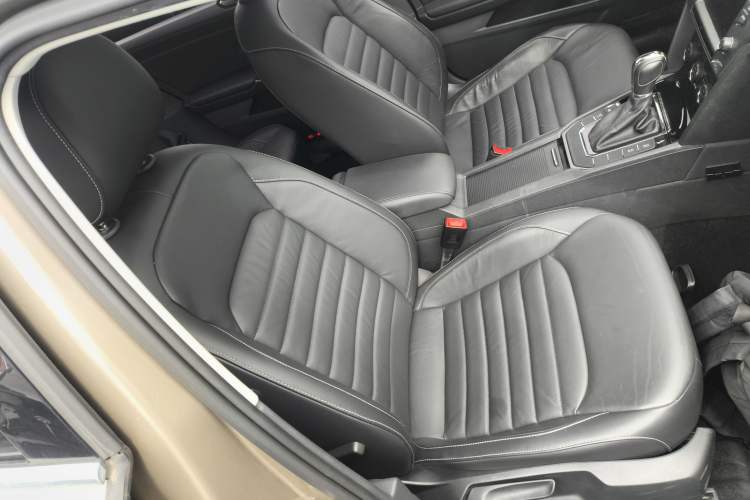 Used Volkswagen Lamando 2018 280TSI DSG Comfort Edition Right Front Seat