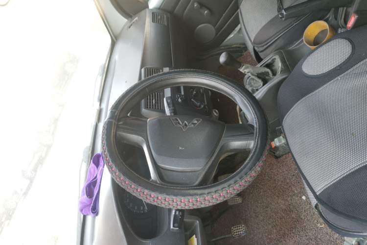 Used Wuling Zhiguang Small Truck 2016 1.2L Single-Row LSI Steering Wheel