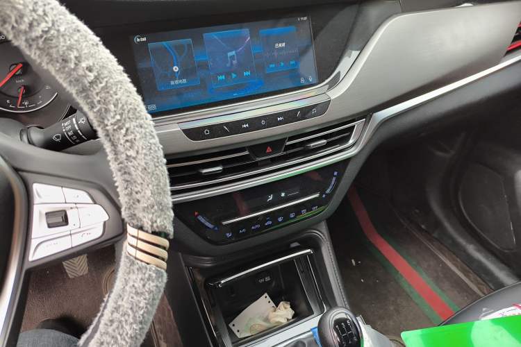 Used CHANGAN CS35PLUS 2022 1.6L Manual Luxury Edition Audio And AC Panel