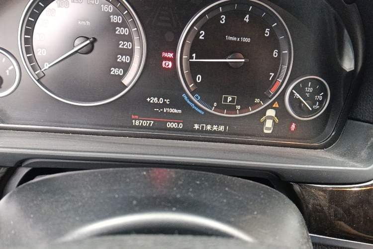 Used BMW 5 Series 2014 525Li Leading Model
