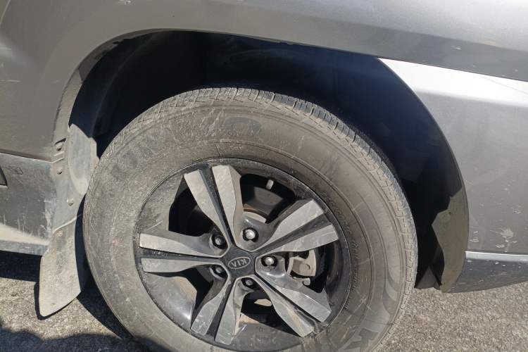 Used Kia Sportage 2013 2.0L Automatic Two-Wheel Drive GLS Trim Right Front Wheel Hub