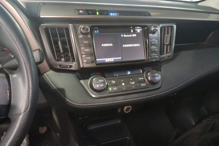 Used Toyota RAV4 2015 2.0L CVT Two-Wheel Drive Fashion Edition Audio And AC Panel