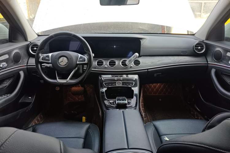 Used Mercedes-Benz E-Class 2016 E 300 L Sporty and Stylish Model
