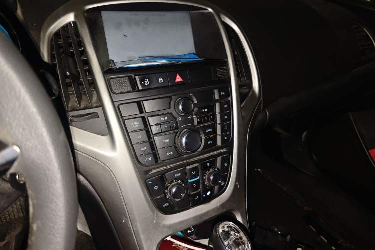 Used Buick GT 2013 XT 1.6L Automatic Fashion Edition Audio And AC Panel