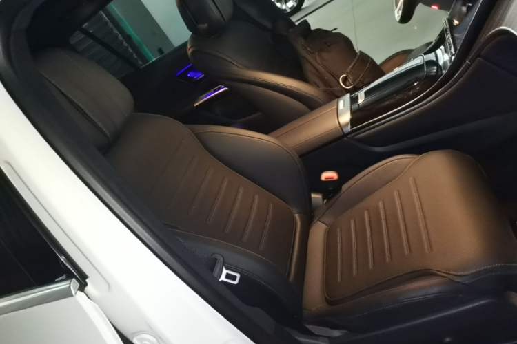 Used Mercedes-Benz GLC 2023 GLC 260 L 4MATIC Dynamic Edition 7-seater Right Front Seat