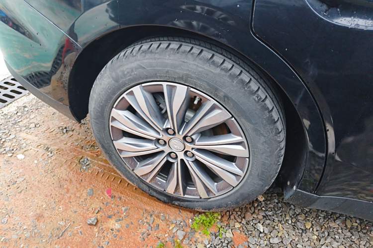 Used Hongqi E-QM5 2022 431 km Charge & Enjoy Edition