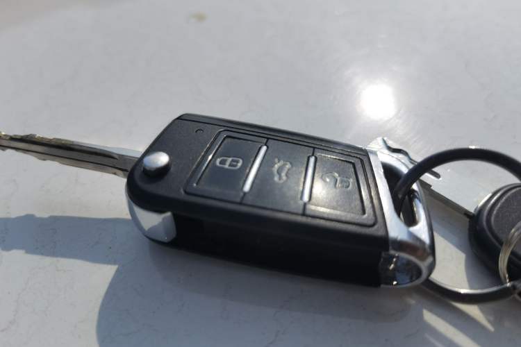 Used Toyota YARiS L Zhi Xuan 2015 1.5E Automatic Charm Edition
