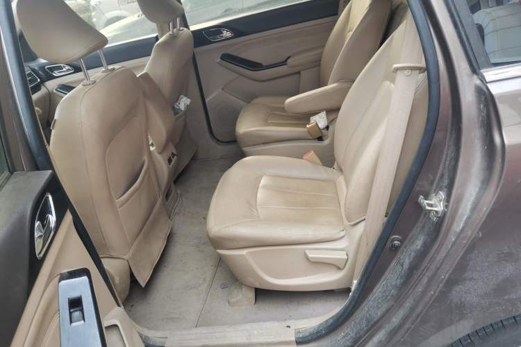 Used Baojun 730 2014 1.5L Manual Luxury Navigation ESP Version 7 Seats