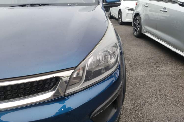 Used Kia KX Cross 2017 1.4L AT GLS Left Front Headlight