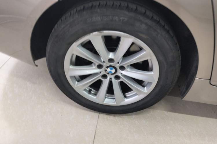 Used BMW 5 Series 2014 520Li Elegant Model
