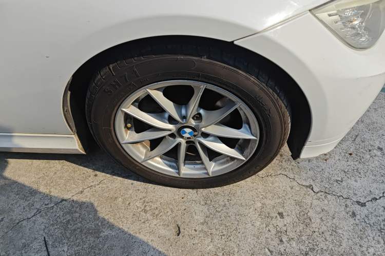 Used BMW 3 Series  Right Front Wheel Hub