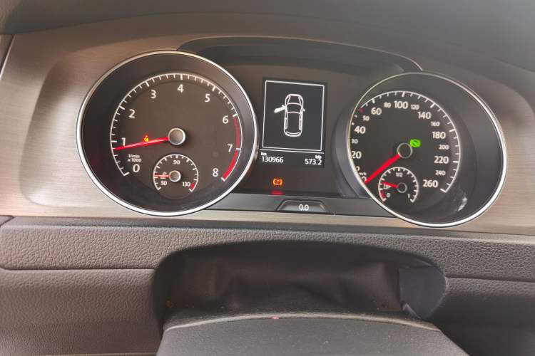 Used Volkswagen Golf 2016 230TSI Automatic Comfort Version Odometer Close Up