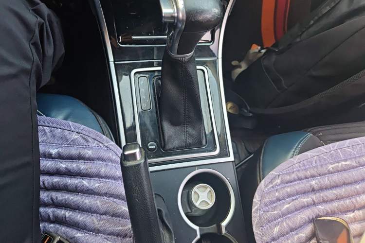 Used Haval H2 2017 Red-Label 1.5T Automatic Two-Wheel Drive Elite Model Gear Lever