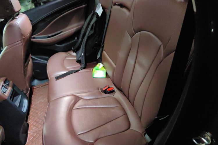 Used Buick Envision 2018 20T Two-Wheel Drive Luxury Model Left Rear Seat