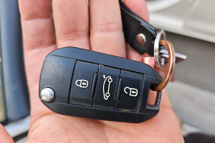 Used Peugeot 301 2014 1.6L Manual Comfort Edition