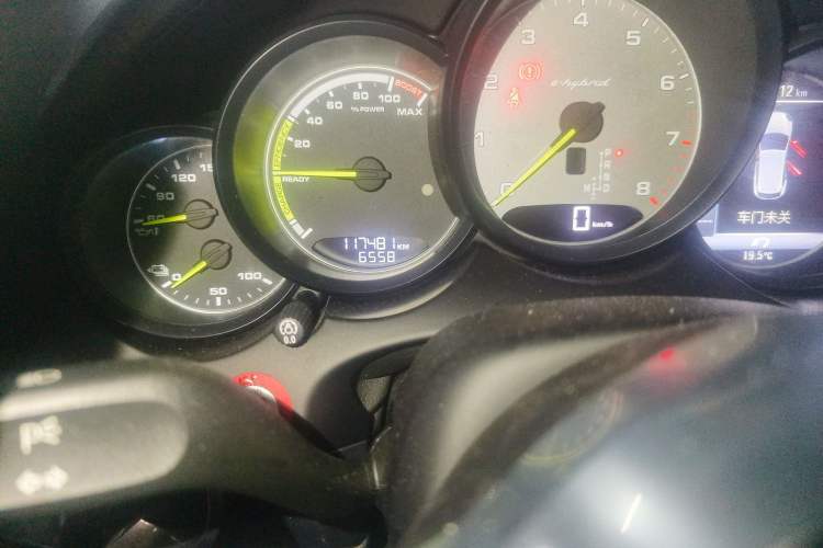 Used Porsche Cayenne 2016 Cayenne Platinum Edition 3.0T Odometer Close Up