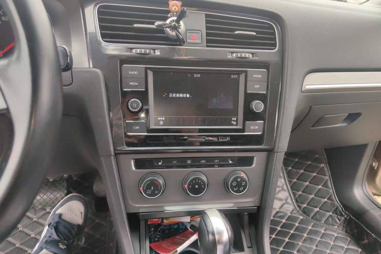 Used Volkswagen Golf 2014 1.4TSI Automatic Luxury Model Audio And AC Panel