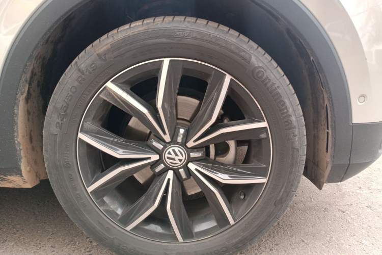 Used Volkswagen Tiguan L 2019 380TSI Automatic All-Wheel Drive Luxury Edition with 7 Seats China VI Standard