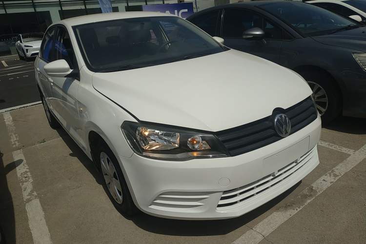 Used Volkswagen Jetta 2013 1.4L Manual Fashion Model Front Right 45 Deg