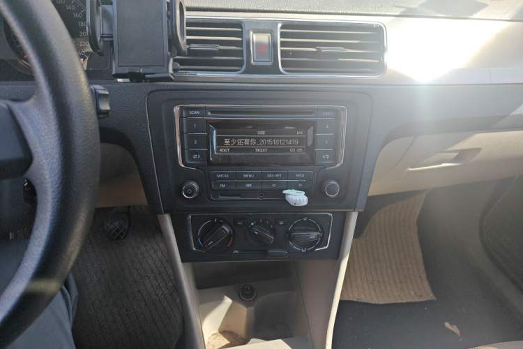 Used Volkswagen Santana 2013 1.6L Manual Comfort Edition Audio And AC Panel