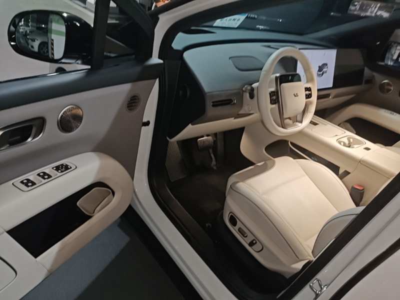 Used Li Auto i6 2025 Model Two-Wheel-Drive Standard Type — 15